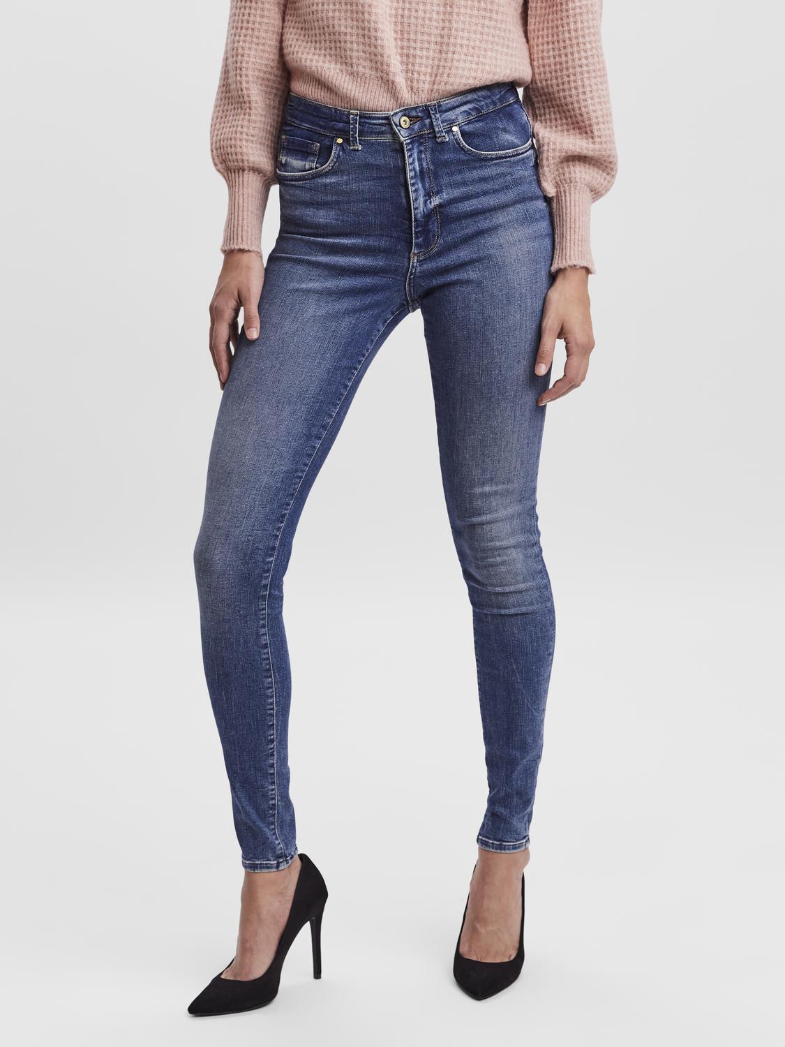 model_shot-front